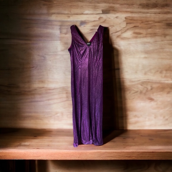 Lovely Grace Formal Cocktail Dress. Exquisite and Sophisticated. Hem To size. - Picture 4 of 8